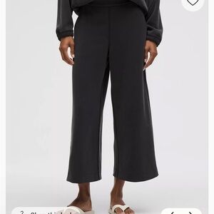 Lululemon Softstream Cropped Wide leg pants size 4